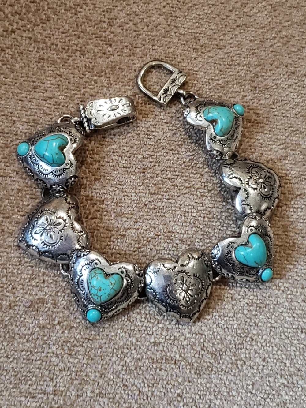 Vintage Silver-tone Dome Heart Bracelet with Turquoise Accents